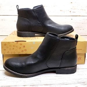 EuroSoft by Softt Women’s Elyse Snakeskin Zip Booties in Black